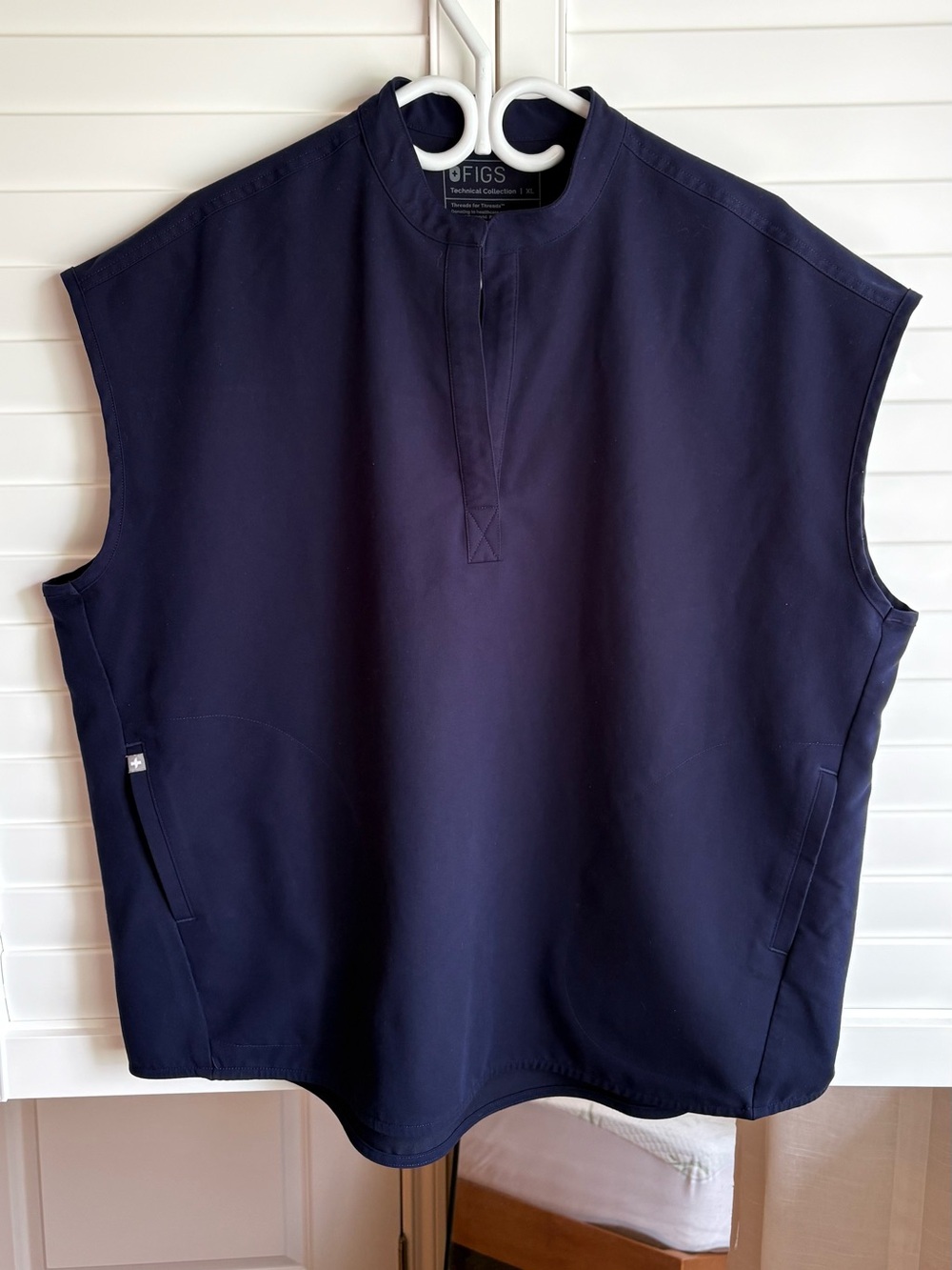 FIGS Rafaela Oversized Scrub Top Navy size XL